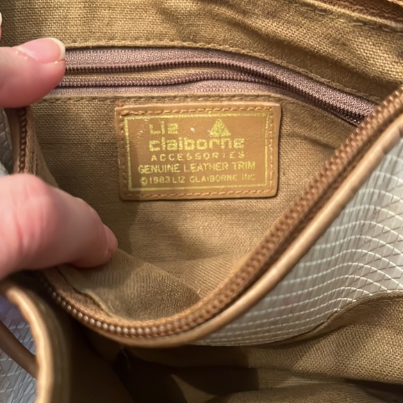 Vintage Liz Claiborne white purse - Picture 7 of 7